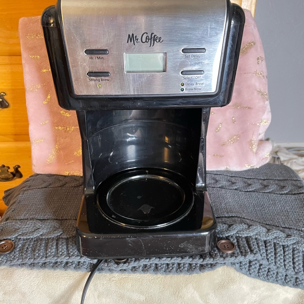 INCOMPLETE Mr. Coffee Coffee Maker working condition without pot